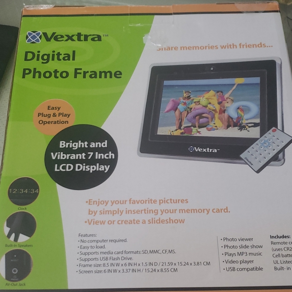 Digital photo frame. 7" LCD Display
